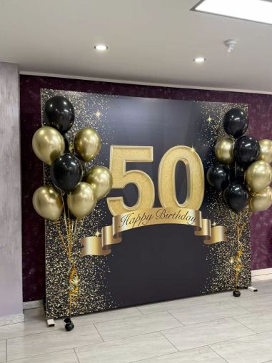 Украса с голяма арка с винил с дизайн по избор и балони с хелий