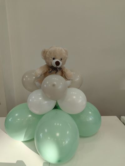 Украса за погача, кръщение или посрещане на бебе със статив и мечета в цвят мента