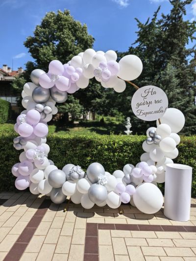 Украса с арка с балони за абитурентски бал, юбилей или кръщение